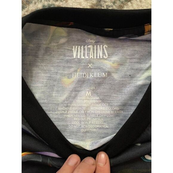 Heidi Klum NWOT Size Medium Disney Villains Eyes Shirt - Picture 4 of 5